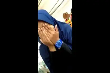 Gadis Cantik Pasrah Goyang Kasur Wet Oil