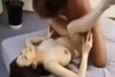 Tante Semok Cantik Pasrah Goyang Kasur Crot